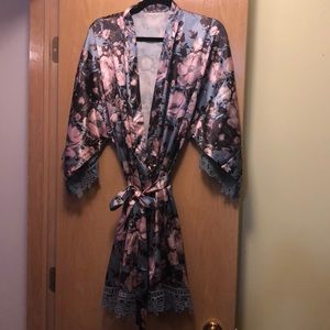💕 Dusty Rose & Blue Floral Silky Robe 💕
